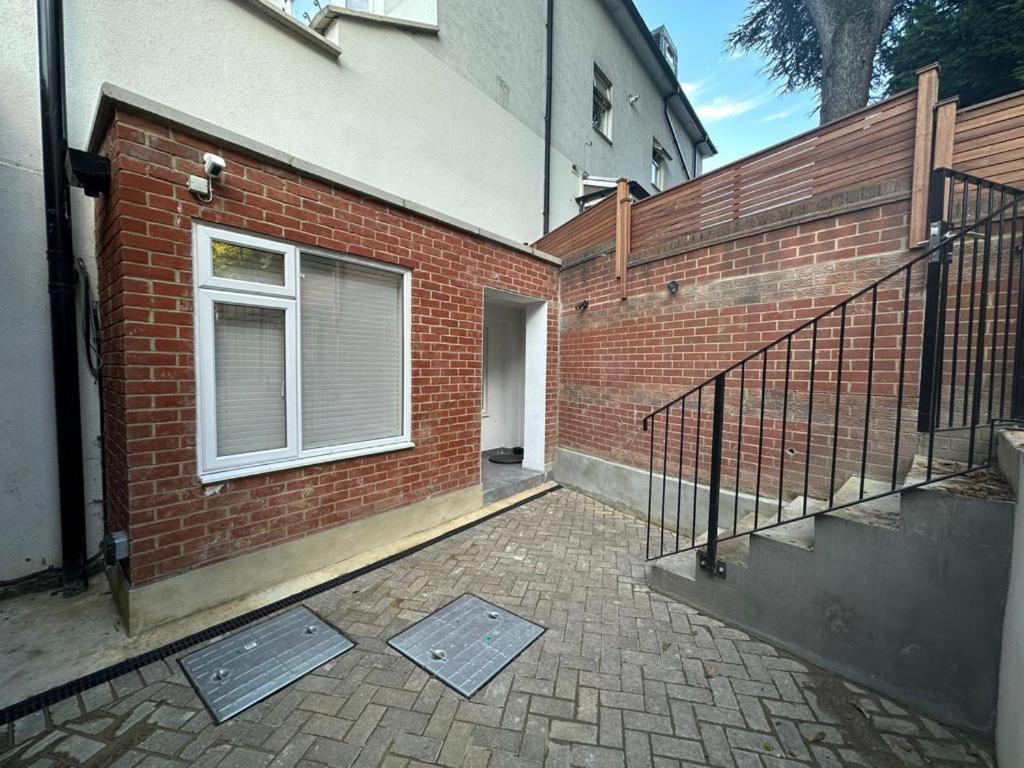 Two Bedroom House In Kilburn Λονδίνο Εξωτερικό φωτογραφία